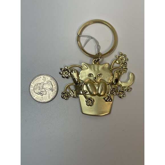 AJC Gold Tone Cat In Flower Basket Keychain New - Picture 3 of 5